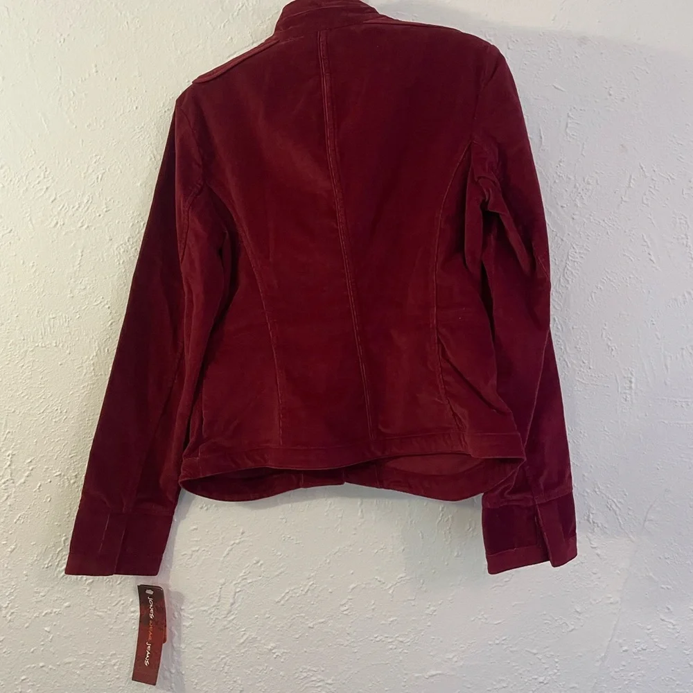 NWT Jones Wear Jeans size 4 Burgundy velvet jacket boho touch, button-up closure - Picture 6 of 8
